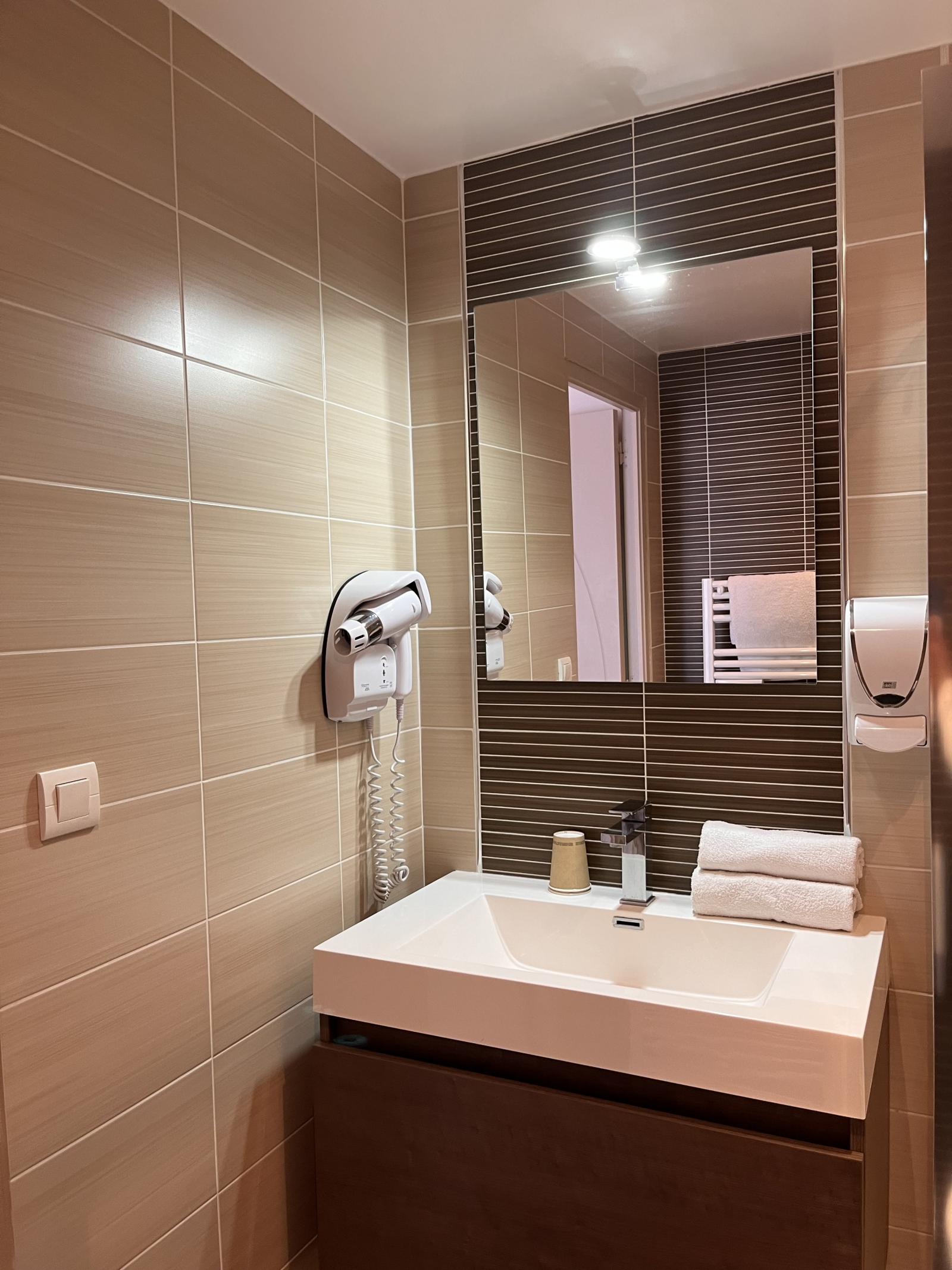 8e5f5f6ad6e255b43a81366bde7c56c4ef9ffaec-210382-1600-766-landscape